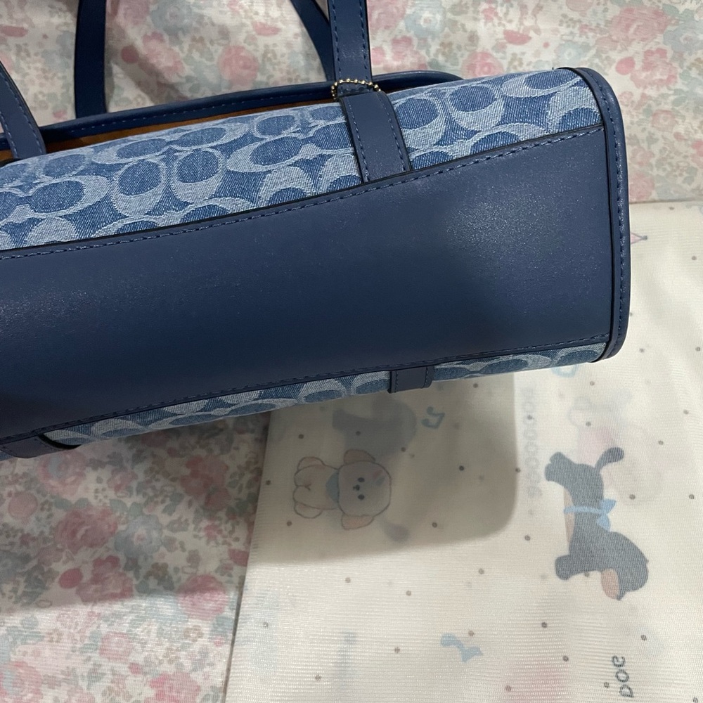 Coach Light Blue Signature Denim Shoulder Bag with Tan Tag - Picture 3 of 6